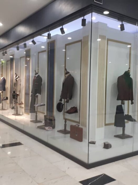 دکور مغازه کت شلوار فروشی