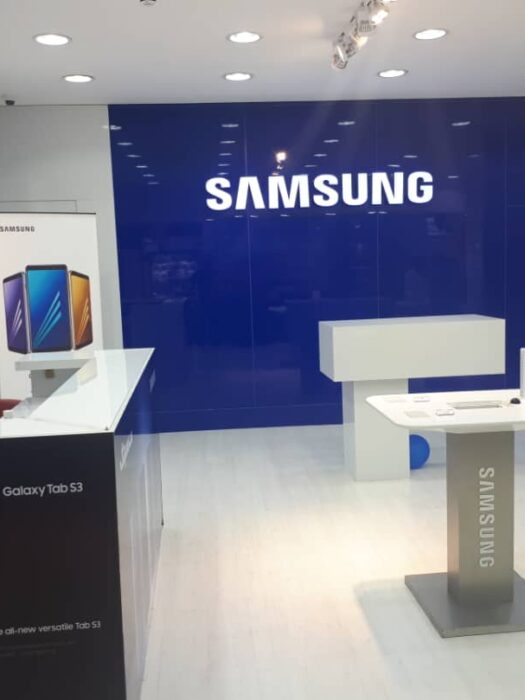 دکور مغازه موبایل فروشی