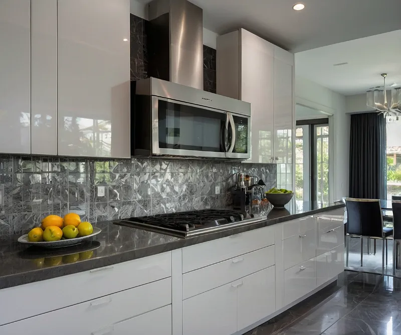 کابینت های گلاس سفید طوسی