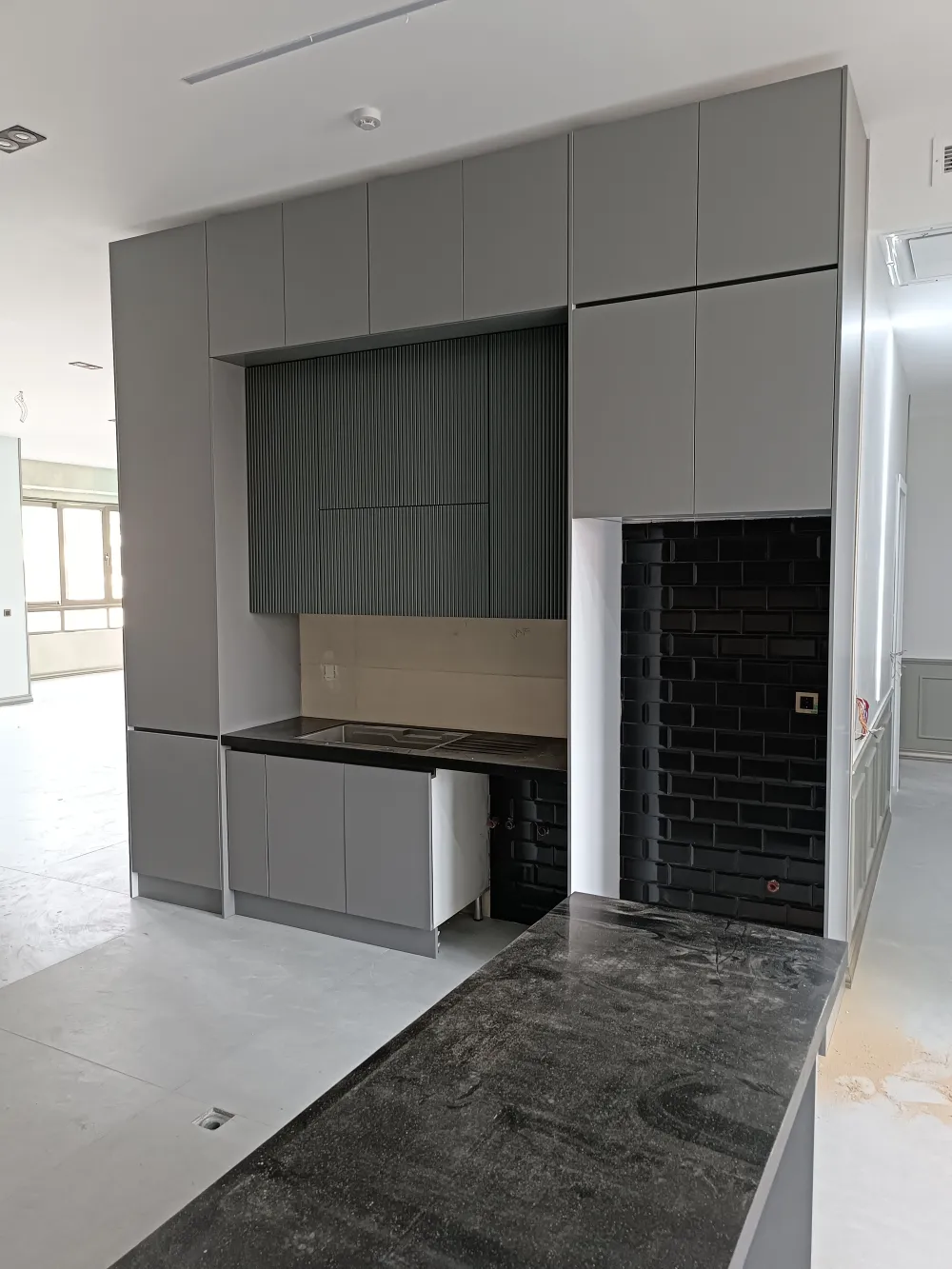 کابینت دو پله سفید طوسی