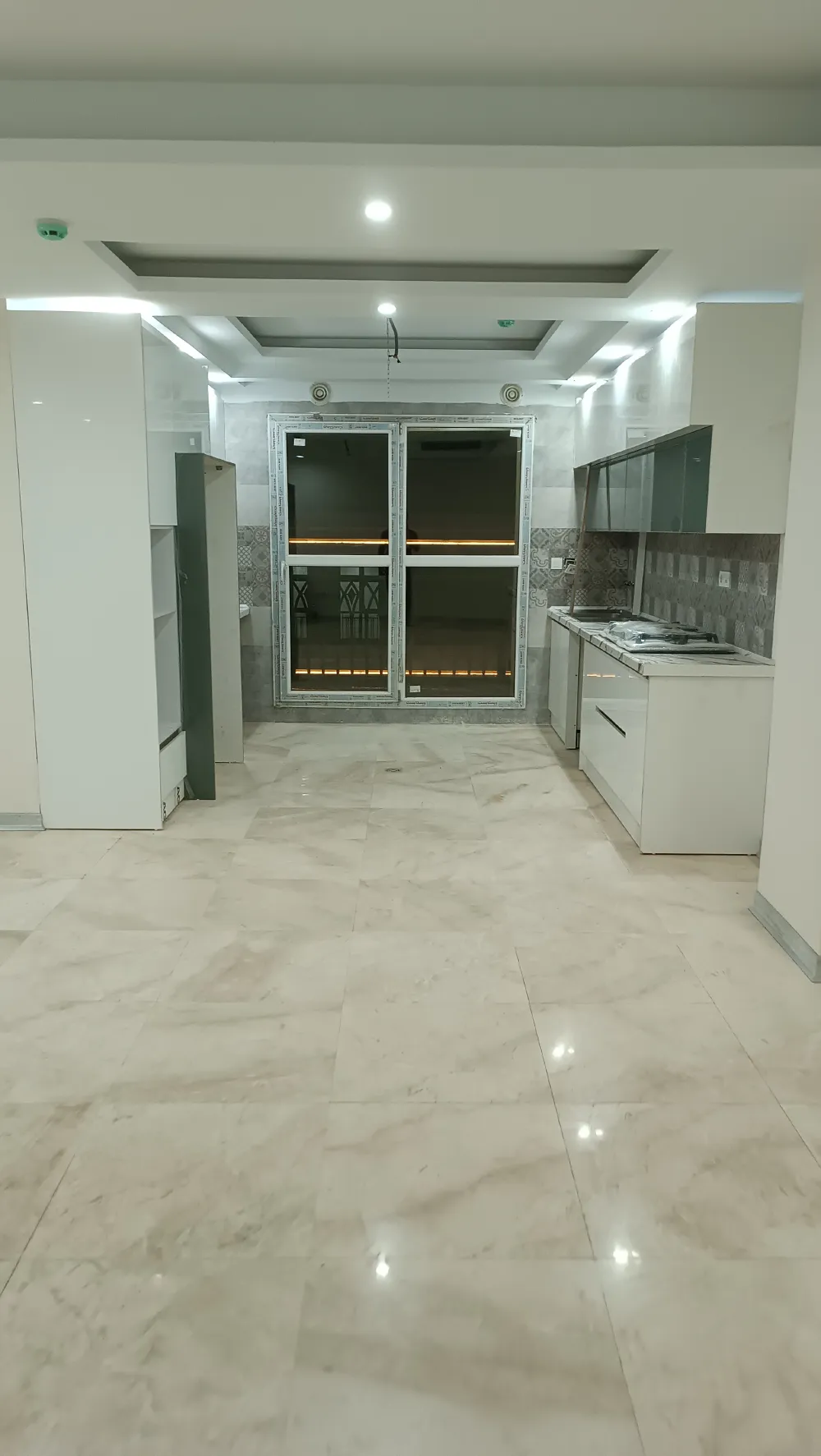 کابینت پله ای سفید طوسی