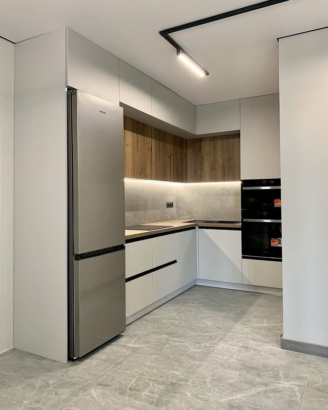 کابینت دو پله سفید و طرح چوب