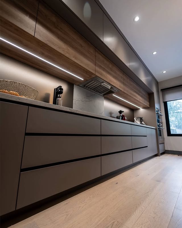 کابینت پله ای طوسی و طرح چوب (2)