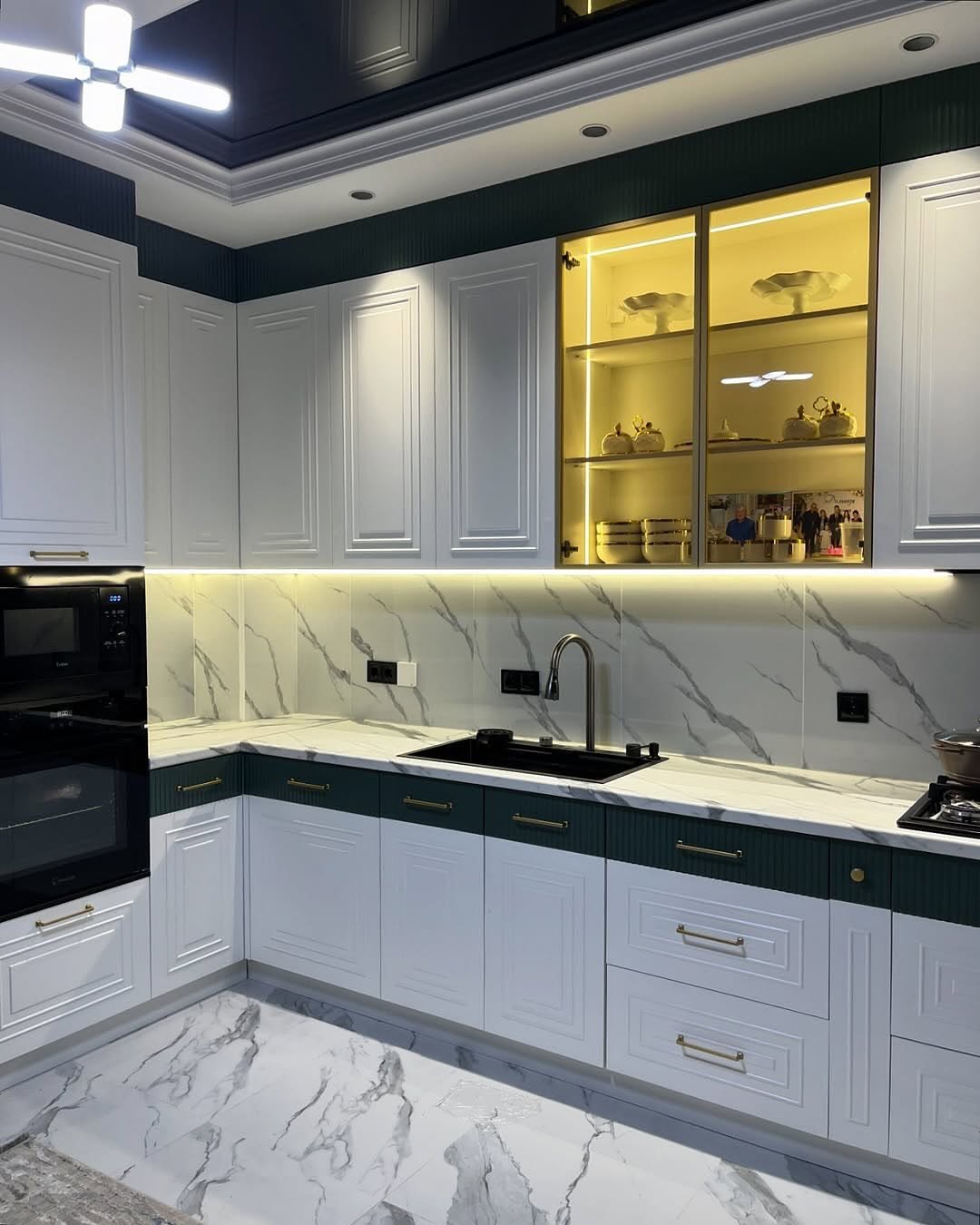 کابینت نئوکلاسیک سفید سبز پلی اورتان