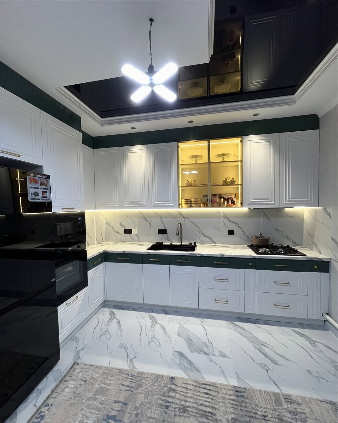 کابینت نئوکلاسیک سفید سبز پلی اورتان