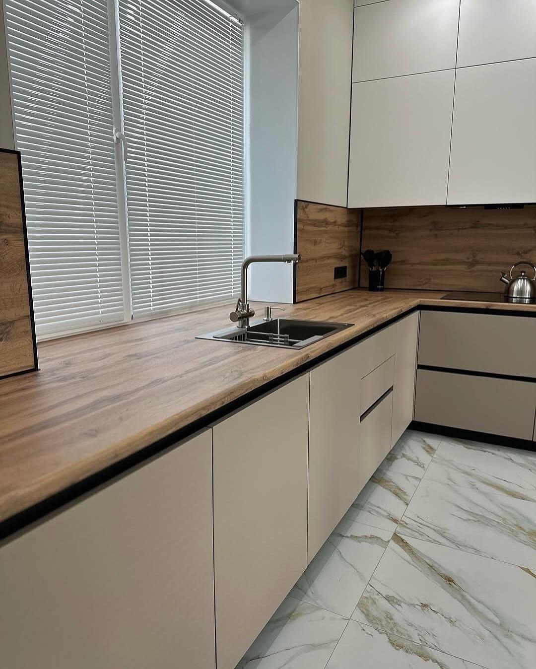 کابینت هایگلاس مدرن سفید طوسی روشن