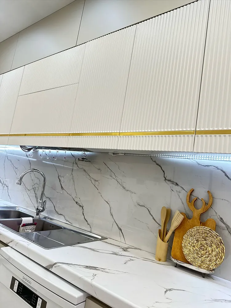 کابینت مدرن سفید و طوسی روشن