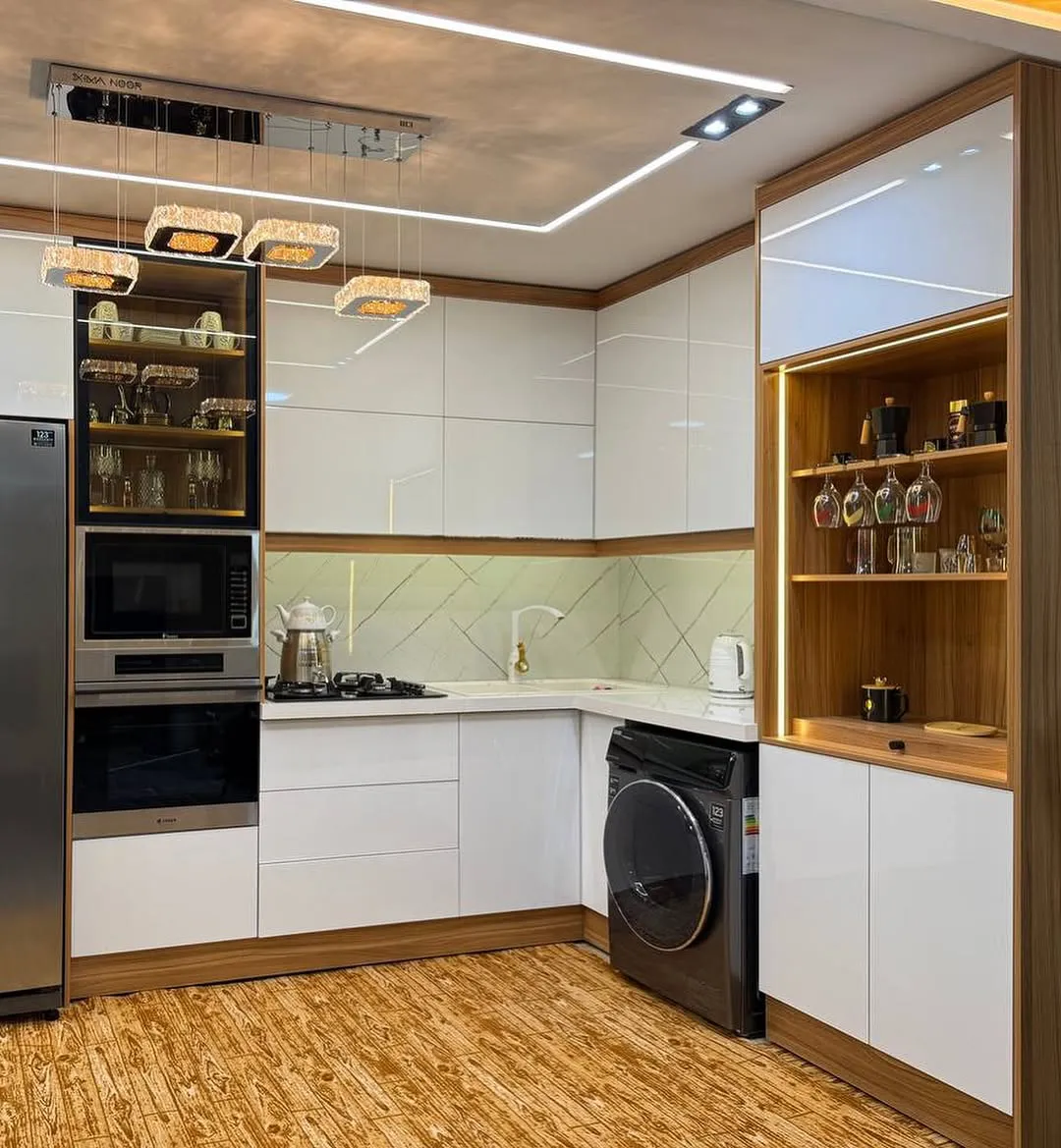 کابینت مدرن هایگلاس سفید و طرح چوب