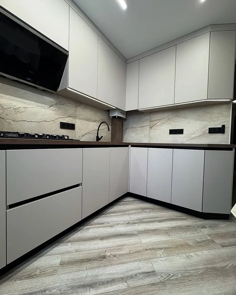 کابینت مدرن کرم و رنگ چوب تیره