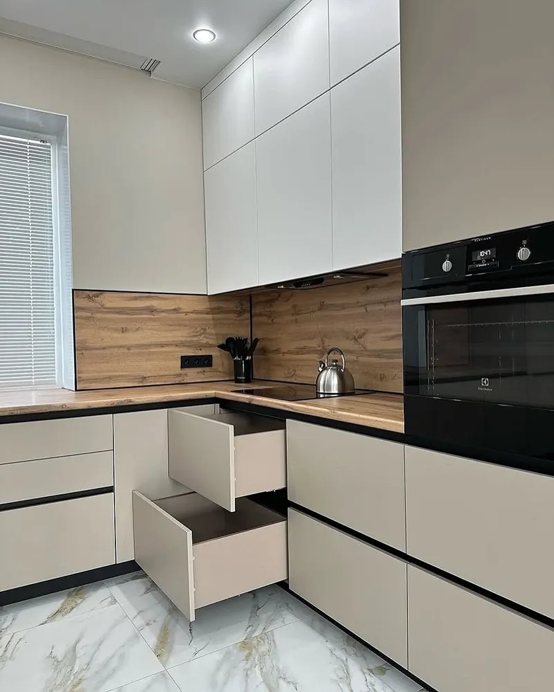 کابینت دو رنگ سفید نسکافه ای