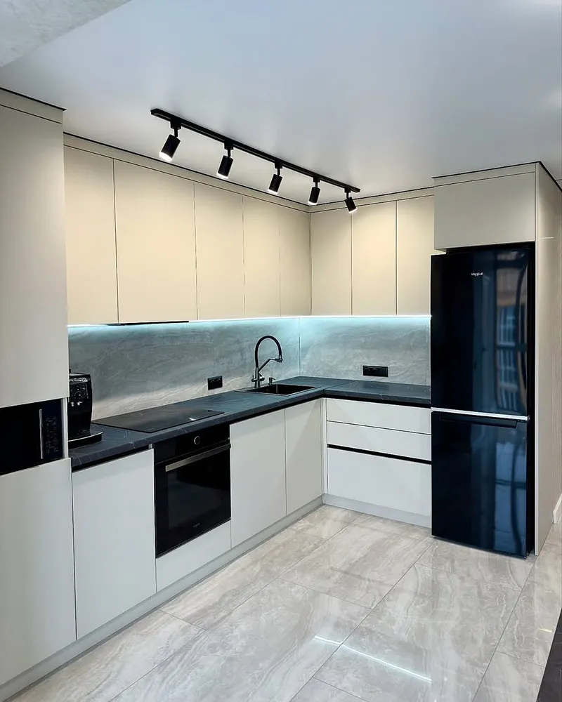 کابینت دو رنگ سفید نسکافه ای