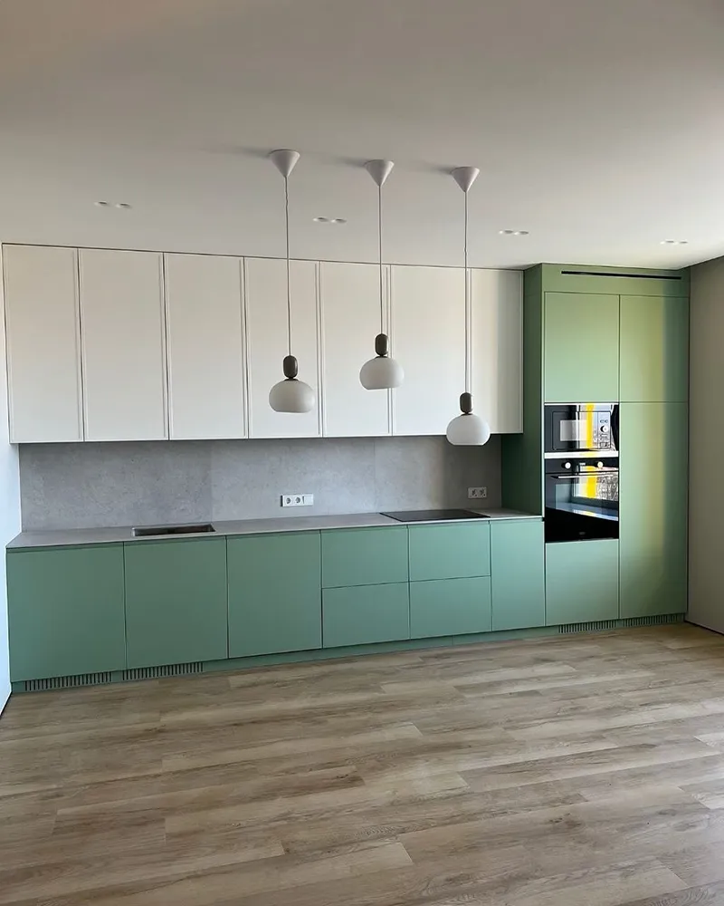 کابینت دو رنگ سفید و سبز پاستلی