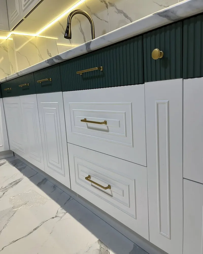 کابینت دو رنگ سفید و سبز یشمی (1)