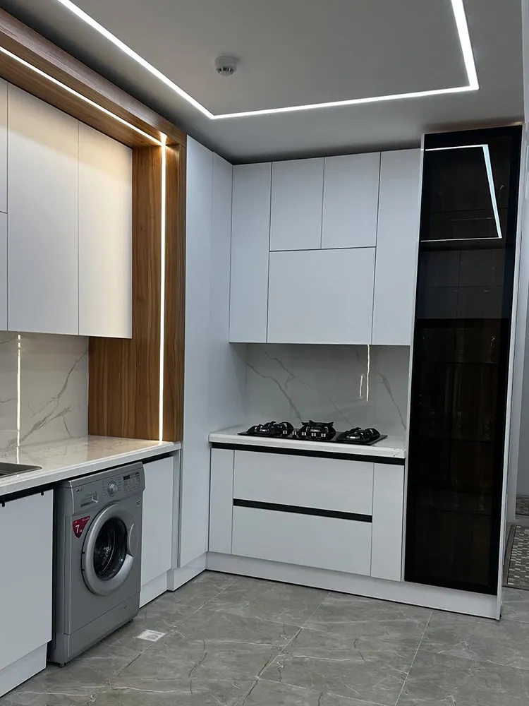 کابینت دو رنگ سفید و چوب