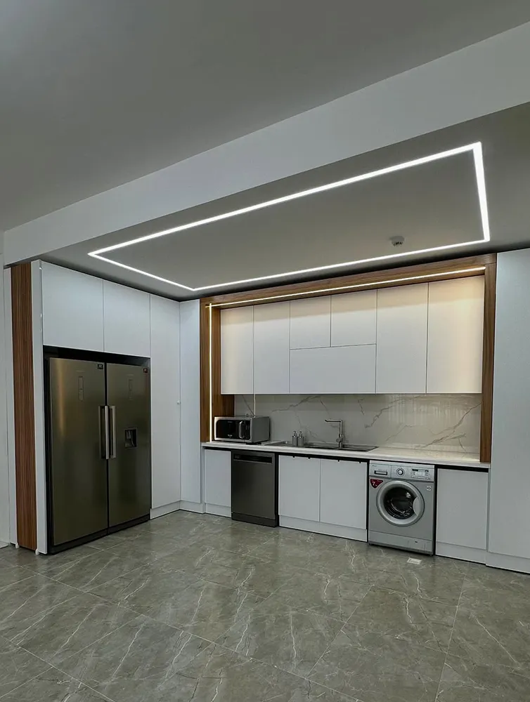 کابینت دو رنگ سفید و چوب