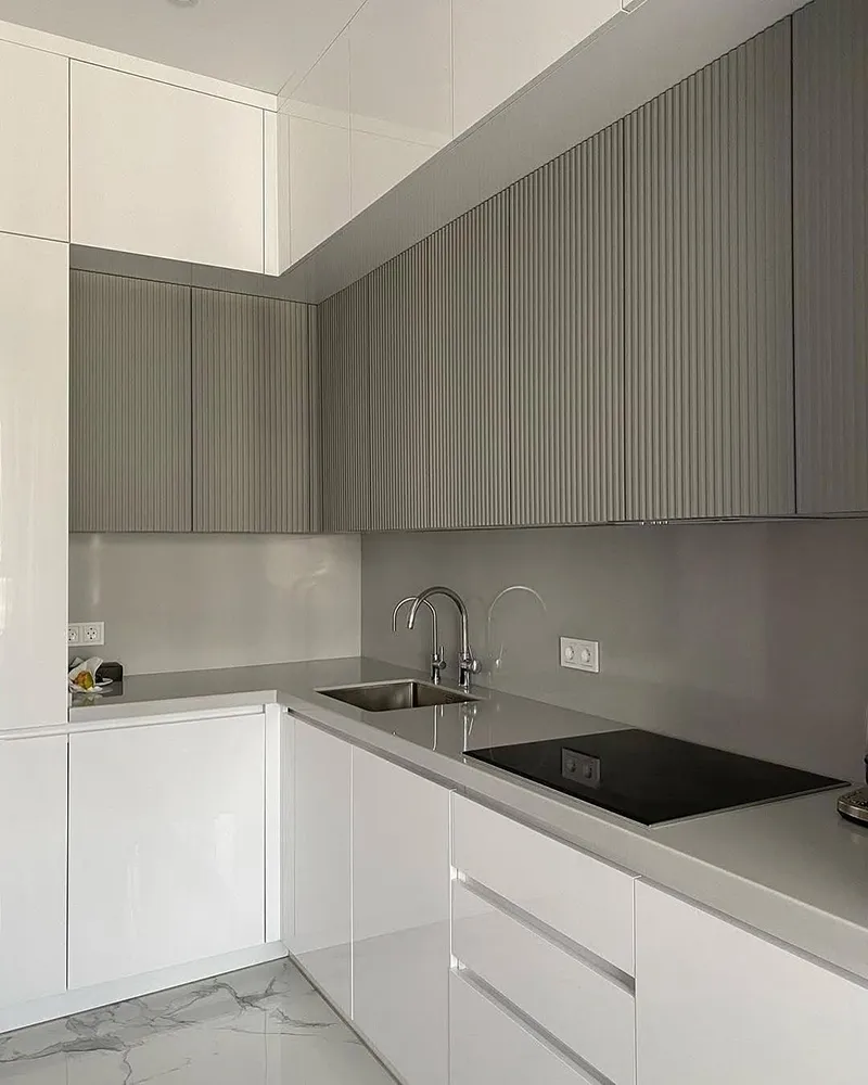 کابینت دو رنگ های گلاس سفید و طوسی