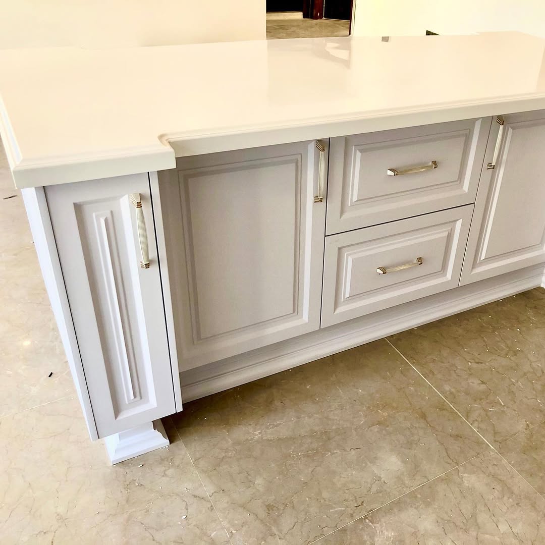 کابینت نئوکلاسیک سفید کوچک